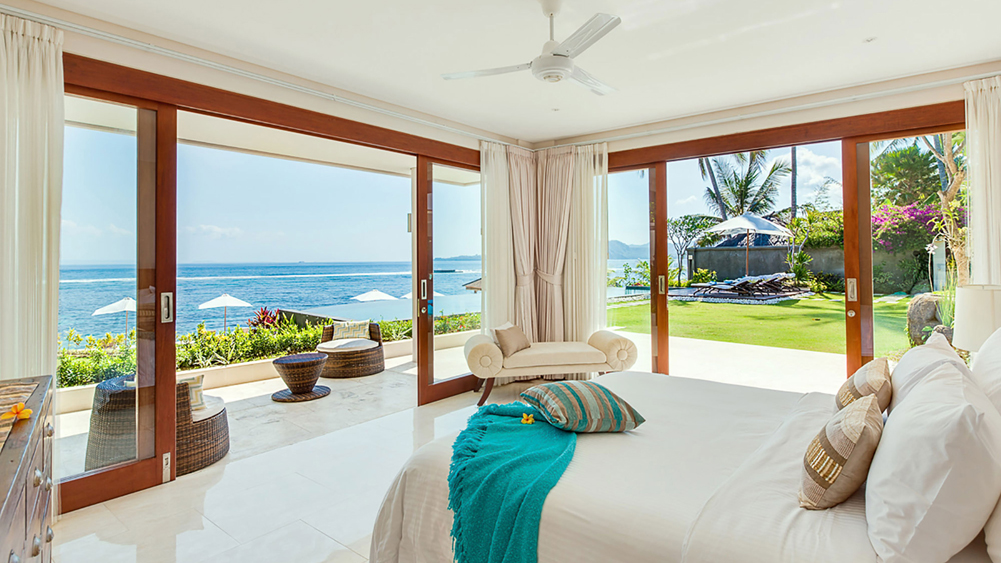 Villa Tirta Nila - Oceanfront bedroom with amazing ocean views